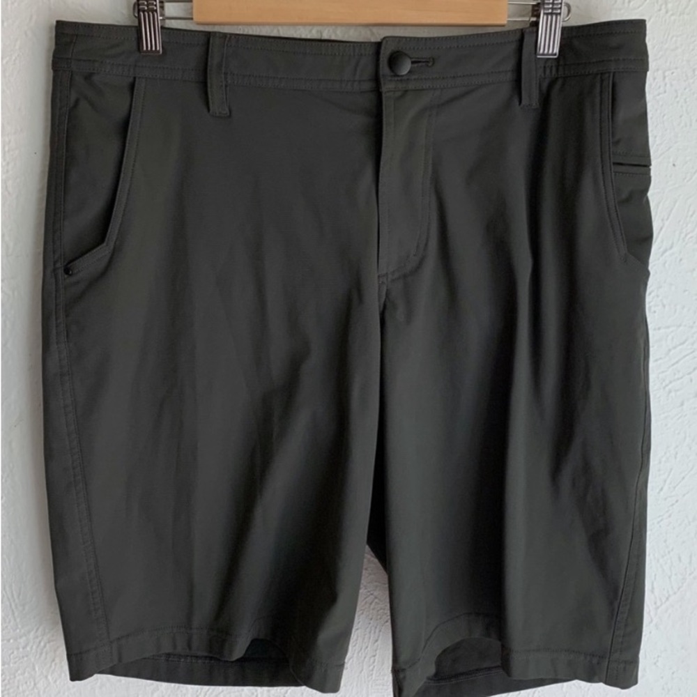 Lululemon Men's Grey/Black Shorts